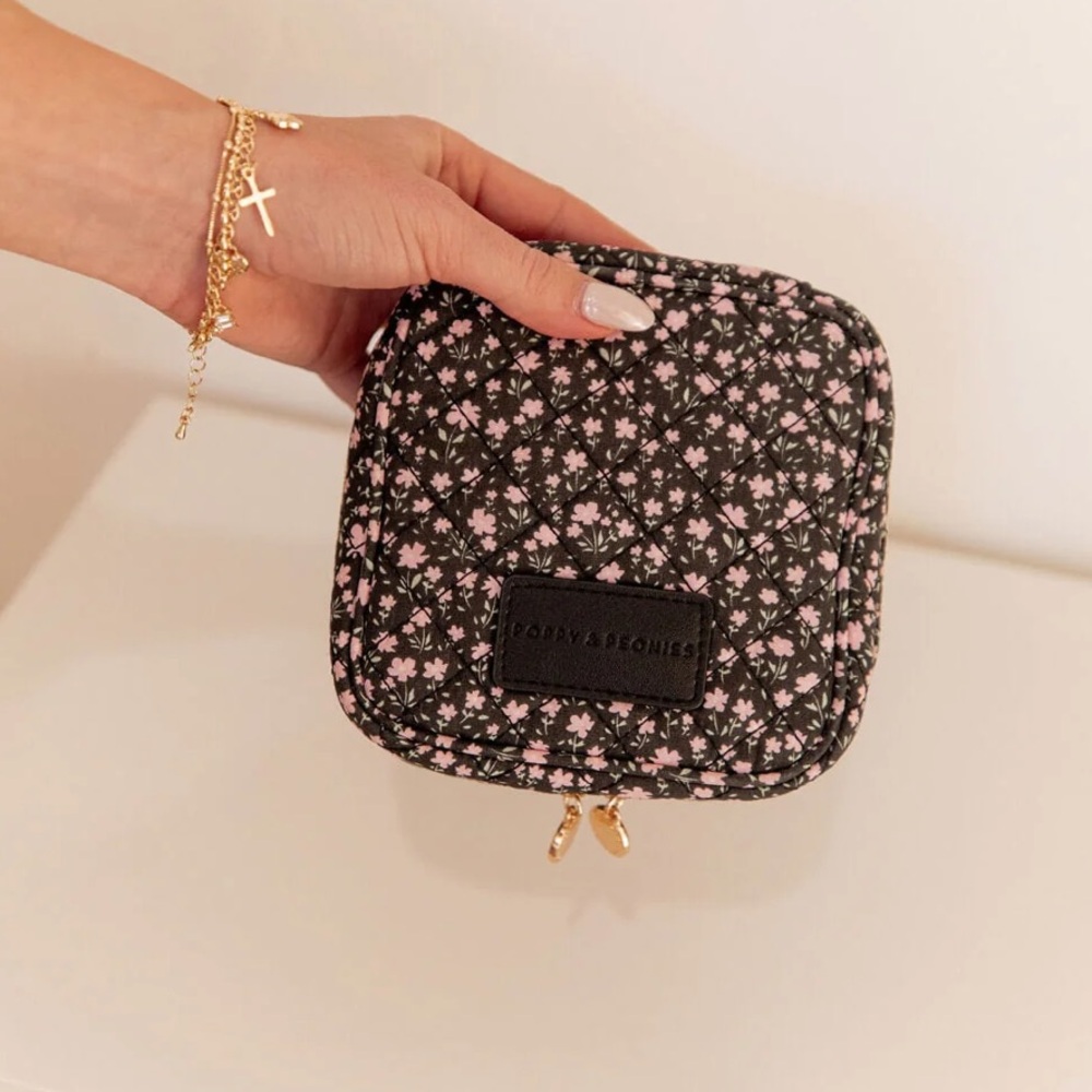 Poppy + Peonies QUILTED TECHED OUT CASE BLACK FLORAL - Picture 9 of 9
